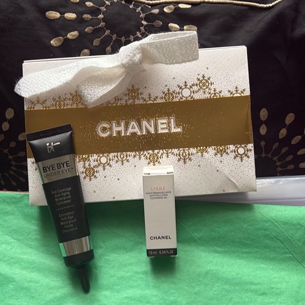 CHANEL Holiday Gift Bag BUNDLE